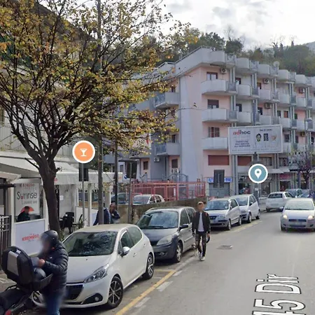 Ercole A 100 Metri Dalla Stazione Di Via Nocera Castellammare di Stabia